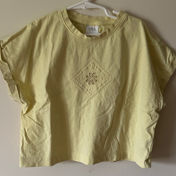 Bundle of Zara White Short Sleeve Tee & pale yellow t shirts - Picture 3 of 11